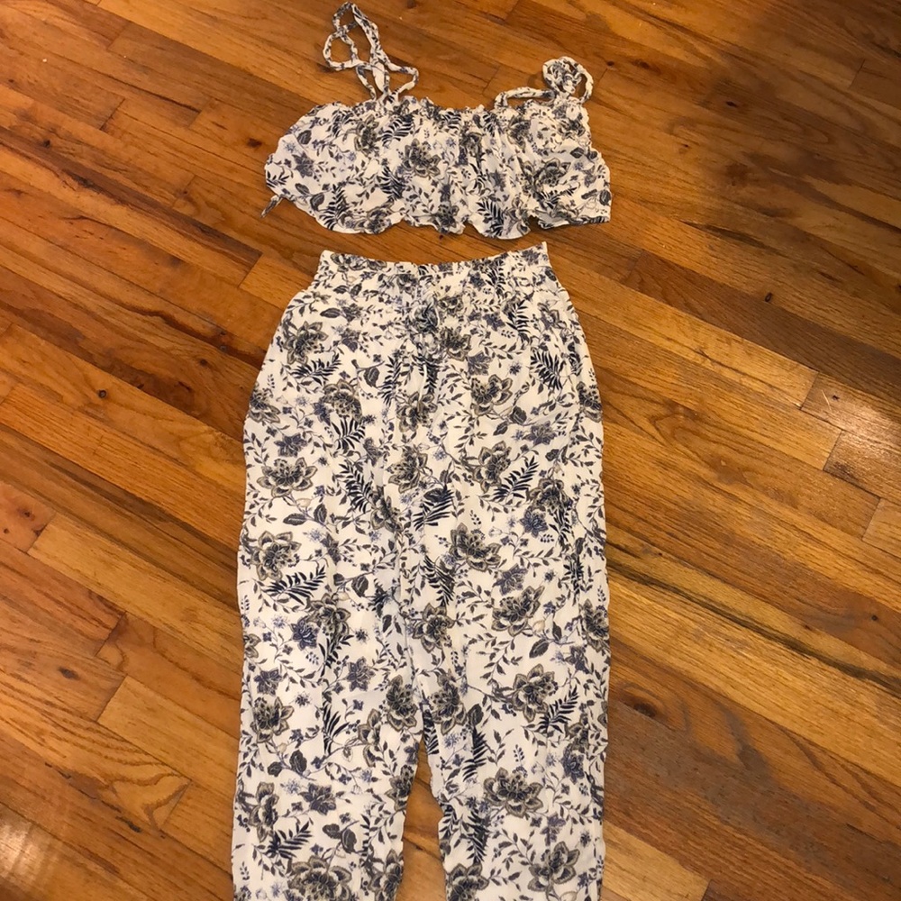 Two piece set - Picture 1 of 3